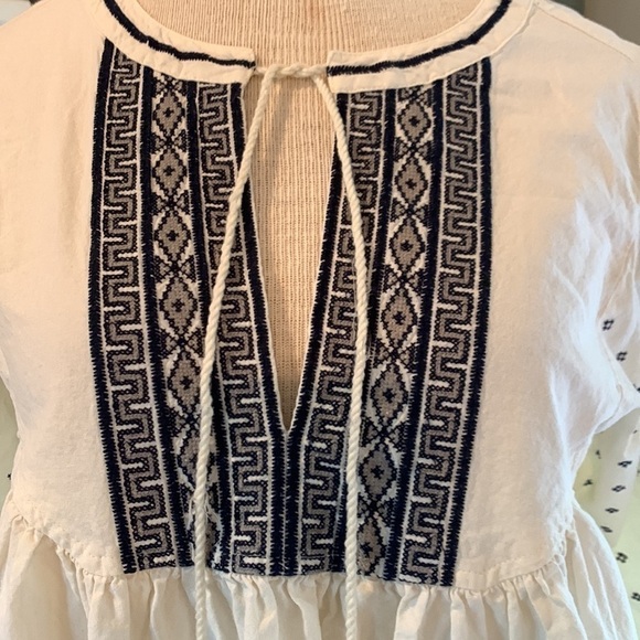 LUCKY Brand medium embroidered top - Picture 2 of 6